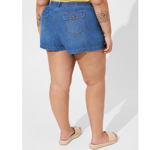 NWT torrid size 20 3.5 Inch Relaxed Utility Lightweight Mid Rise denim Shorts - Picture 3 of 6